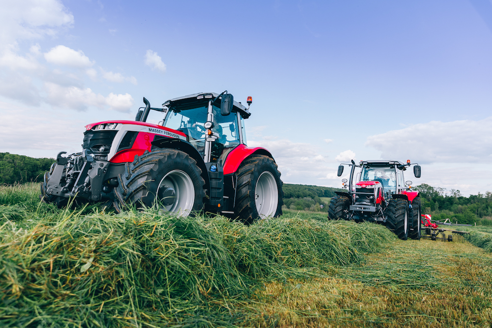MF-7S-190_DISC-MOWER-RAKE_WORKING_BEZU_0521_004